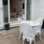 2Beds Apartment Garden & Jacuzzi Kensington